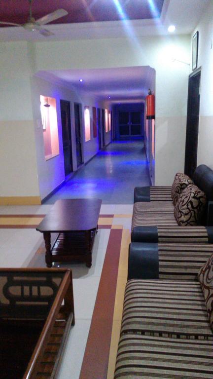 Hotel Kanishka Канпур Экстерьер фото